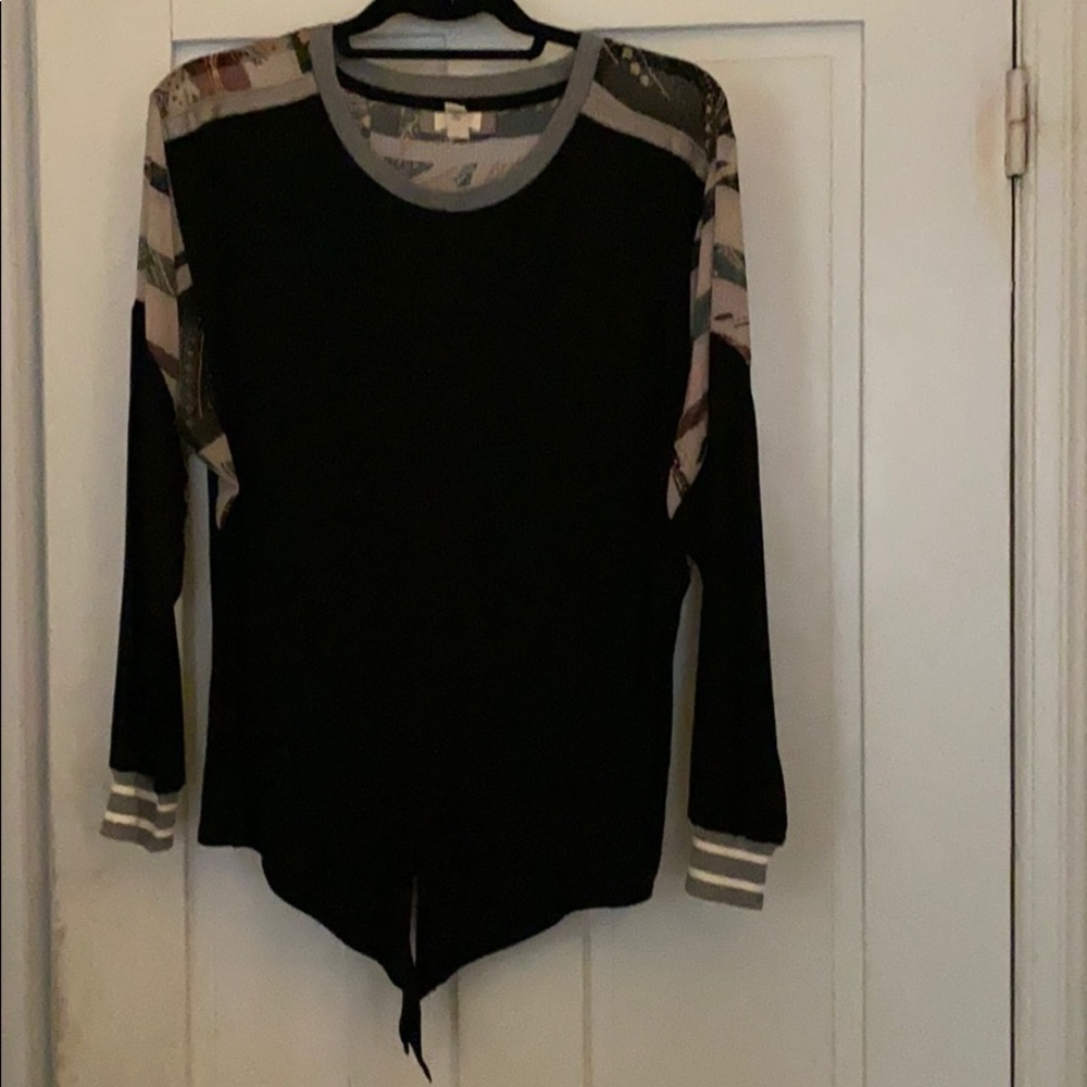 Long sleeve black knit top